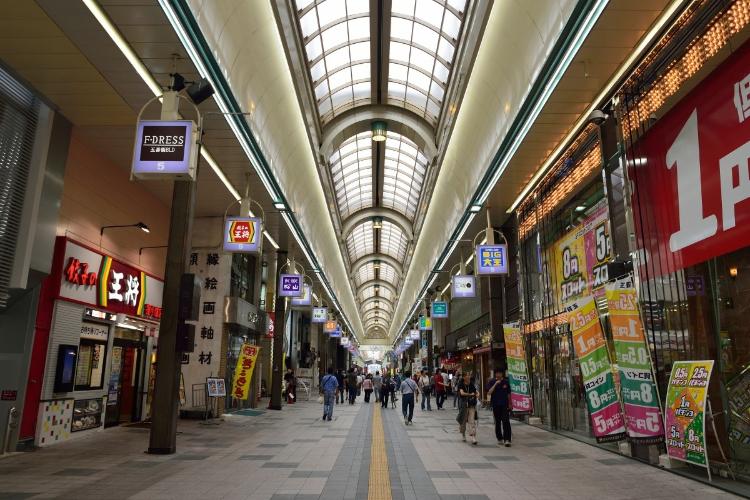狸小路商店街／ホテルより徒歩約8分。歴史ある札幌の全蓋アーケード商店街で買物も食事も快適です。