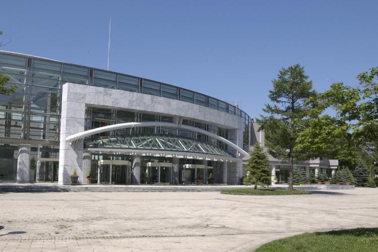 札幌コンサートホール Kitara／ホテルより徒歩約17分。中島公園内。大型パイプオルガンと世界水準の音楽ホールです。