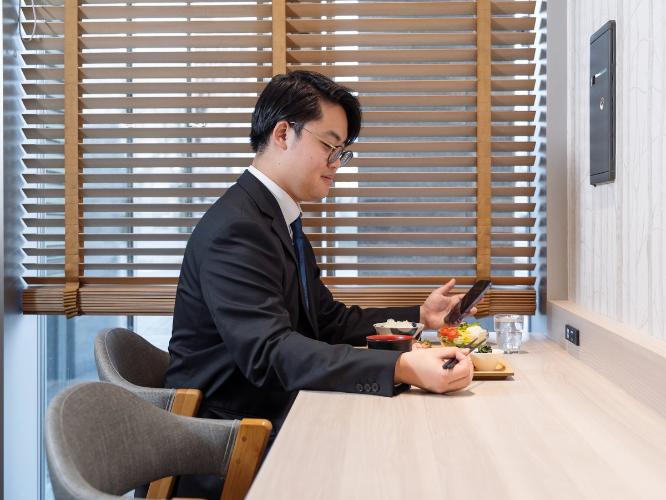 【ランチ】お昼休みはカウンター席で気楽にお食事♪