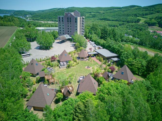 ◆外観(イメージ)/ホテル周辺は、北海道らしいのどかな田園風景が広がります。