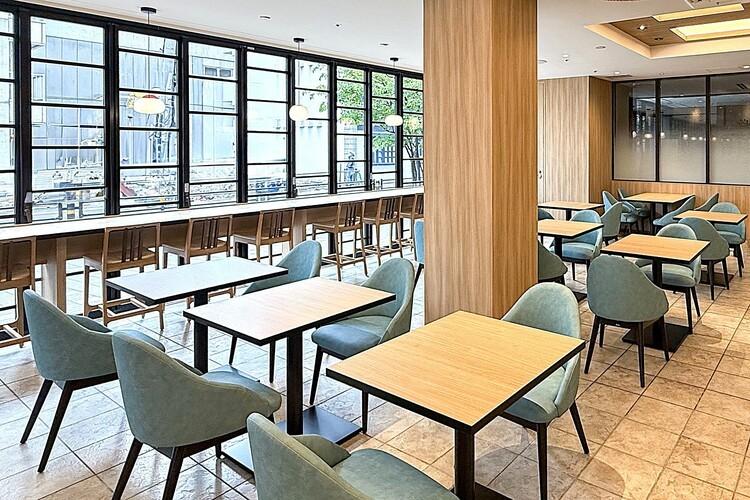 ◇クロスポント天神・店内イメージ：土鍋ごはんが魅力の朝食ブッフェ、数種類のカレーを楽しめるカレーランチブッフェ、パティシエ特製のスイーツが楽しめる、カフェタイムをご用意しています