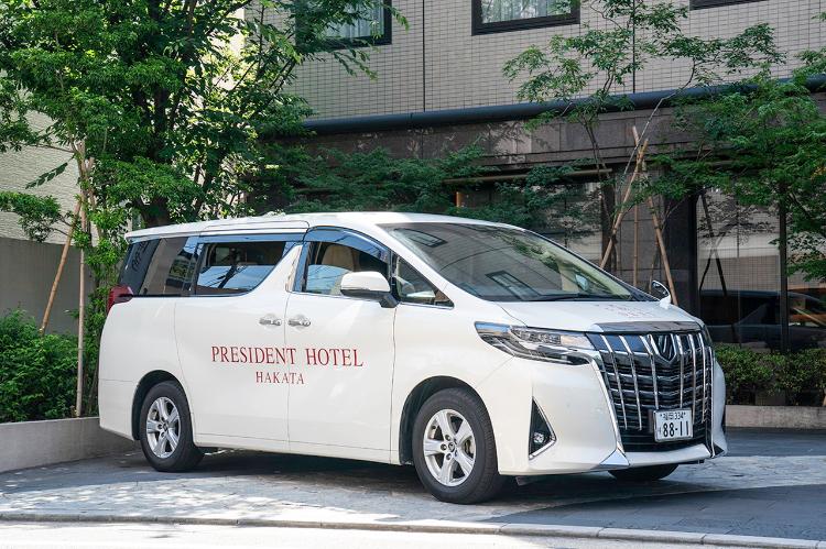 送迎車　※8:00〜20:00　博多駅とホテル間無料送迎致します。