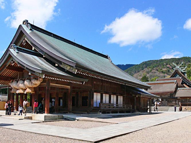 縁結びの神として全国に知られる出雲大社もアクセス便利！