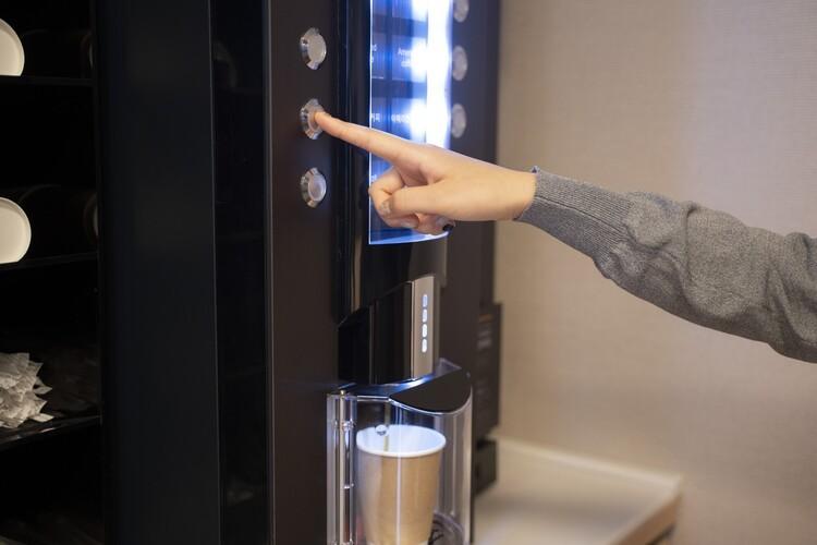 ◇3Fラウンジスペース・コーヒーマシン：挽きたてのコーヒーをお愉しみください。（無料・ご宿泊者様限定）