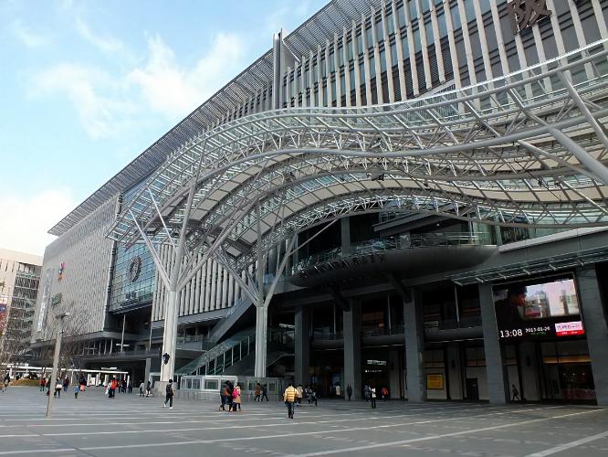 ◇JR博多シティ(JR博多駅博多口)：日本最大級のレストランゾーン「くうてん」など229のショップが連なる「アミュプラザ博多」、九州初出店の百貨店「博多阪急」を有する複合施設。