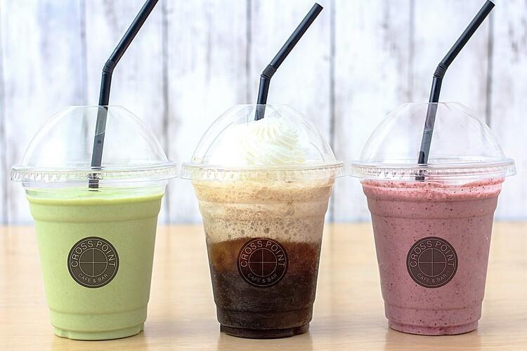 ◇カフェタイム・3種類のオリジナルスムージーイメージ：カフェタイムには、「アボカドスムージー」「コーヒースムージー」「ミックスベリースムージー」3種類のオリジナルスムージーをご用意しております。