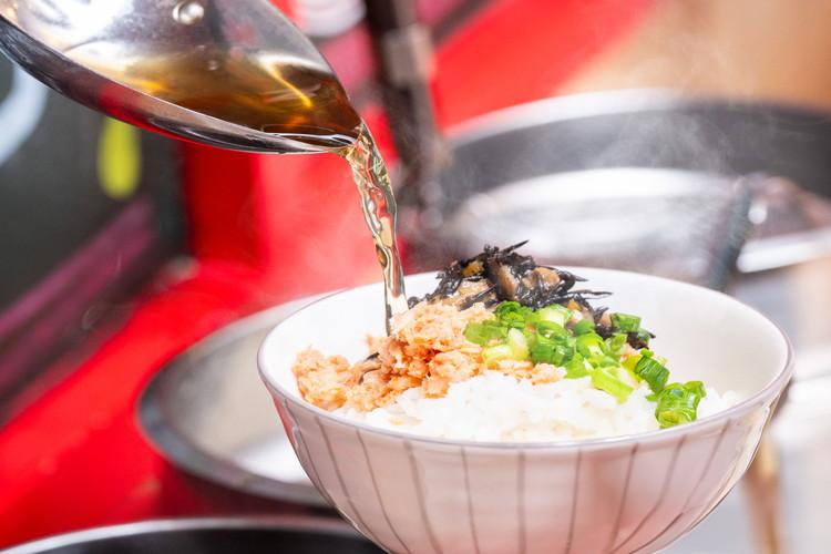 【和洋食ビュッフェ】　あたたかいお出しをかけて薬味とご一緒にお召し上がりください