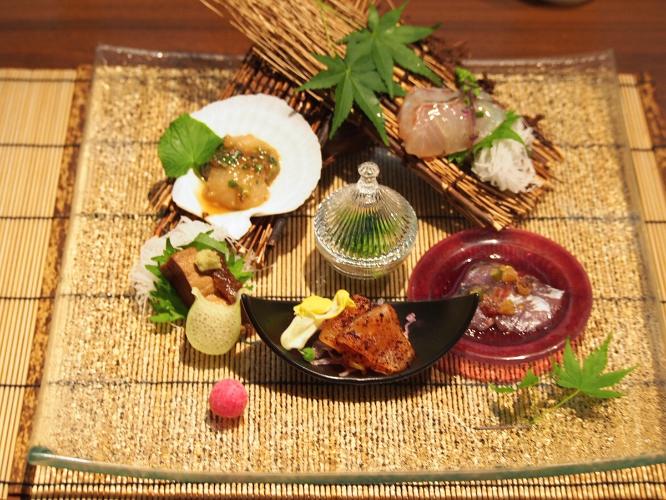 【2025夏のお献立】お造り／マグロ、ホタテなど旬の創作魚介類５種盛り合わせ