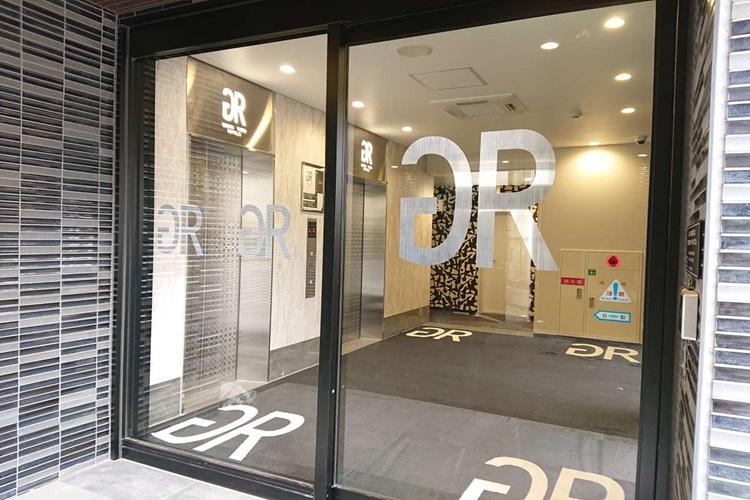 フロント入口<BR>撮影：GR