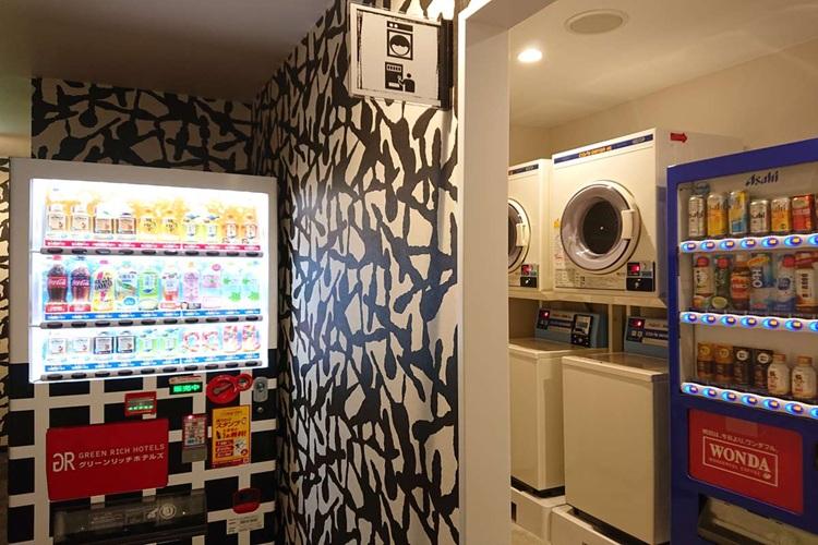 1F自動販売機　コインランドリー<BR>撮影：GR