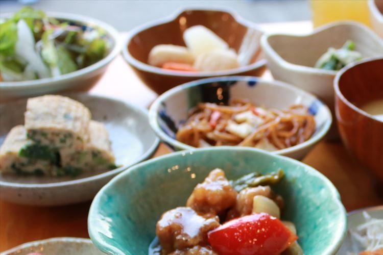 朝食