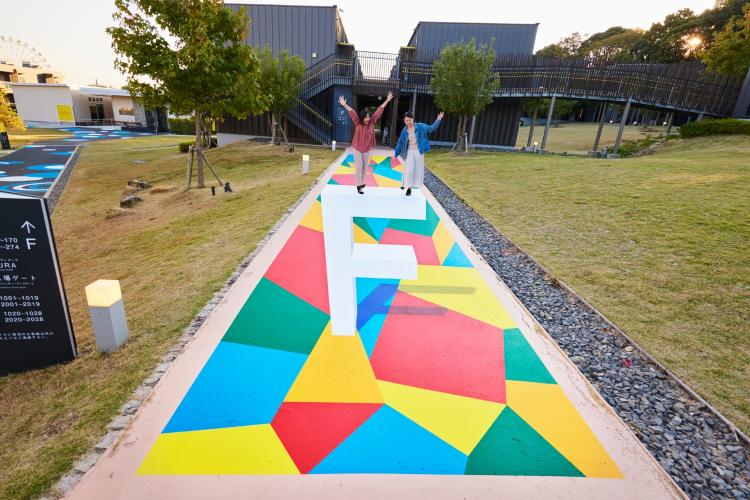 館内にはトリックアートが散りばめられ遊び心のある仕様に