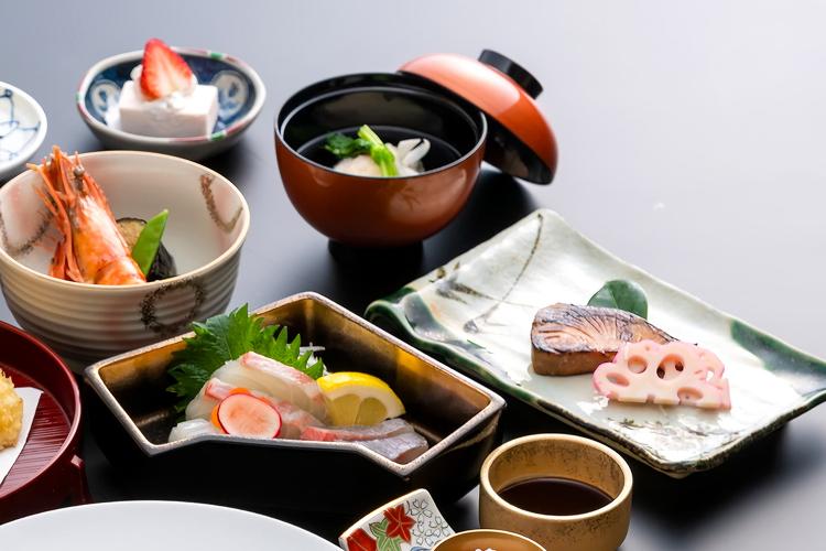 ■季節の懐石料理■季節によって内容が変わります