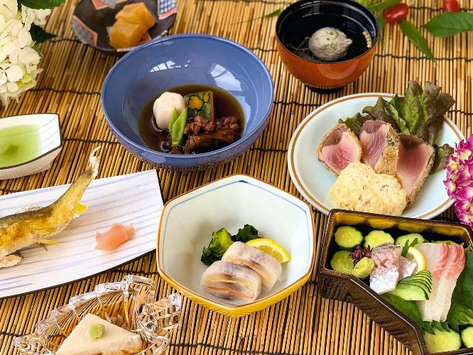 ■懐石一例■地元で採れた旬の食材をふんだんに使用し、職人が丁寧に仕立てた懐石料理