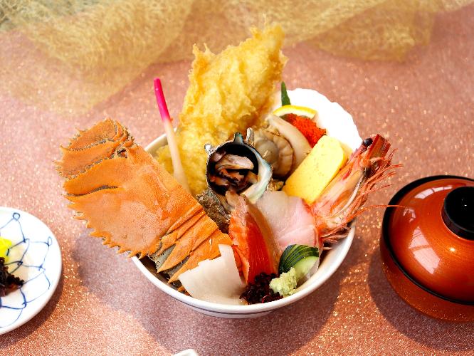 ■えびす丼■地元の海産物を使用した豪快な海鮮おどんぶり