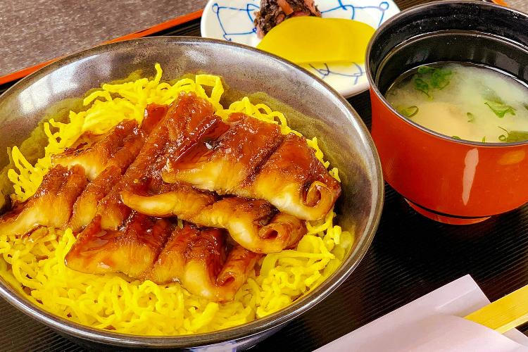 ■穴子丼■ほかほかのごはんに、ふわとろの穴子がとろけるようにのった贅沢丼