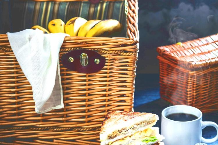 ＜朝食バスケットイメージ＞特別な場所で、特別な朝を＿