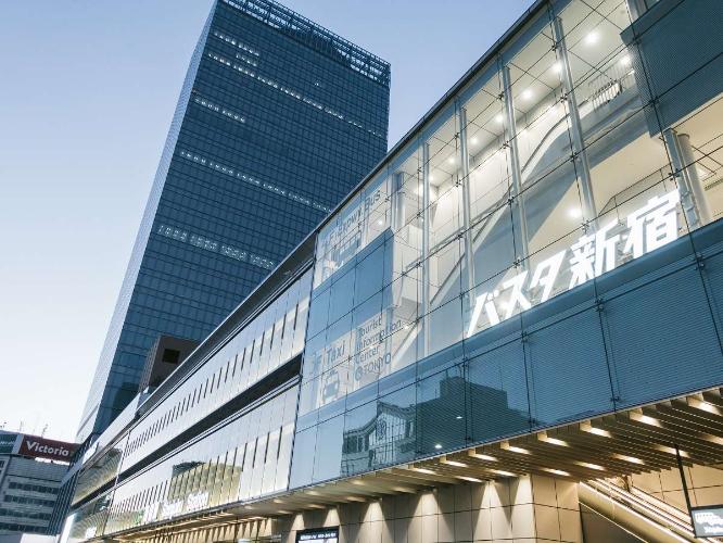高島屋タイムズスクエア。新宿駅新南口から徒歩約2分。