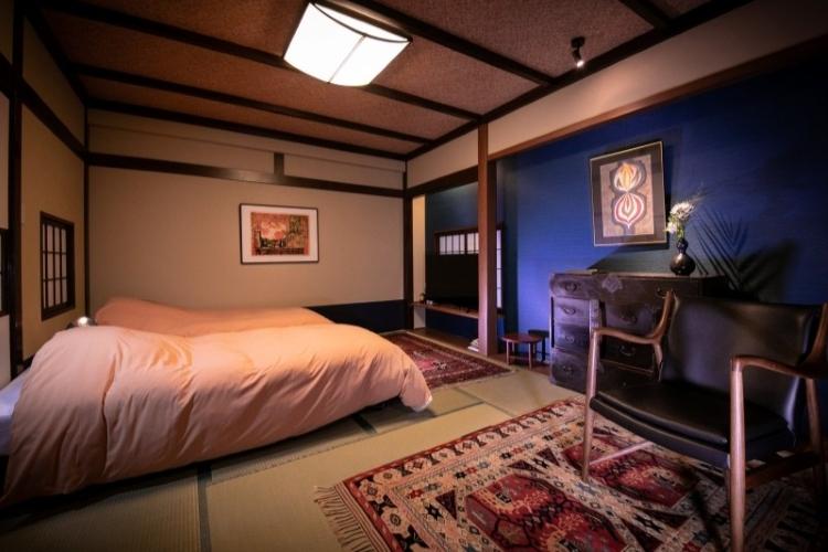 【アンティークルーム“藍“】-ベッド＋ソファータイプ客室-