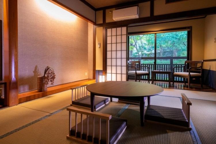 【スタンダード客室】四季折々の景色を楽しんでいただけるお部屋です。