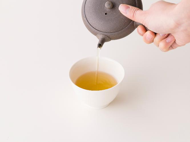 ウェルカムドリンク「丸八製茶葉献上加賀棒茶」※イメージ