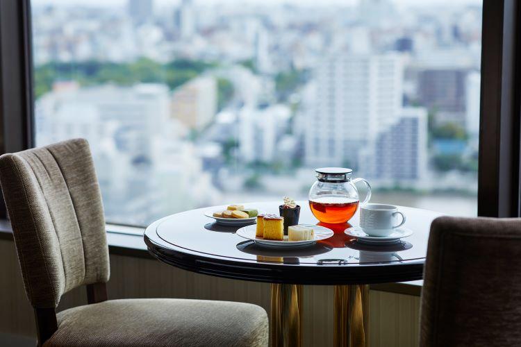 リフレッシュメントサービスでは、各種お飲み物やデニッシュ、クッキー等をご用意しております。
