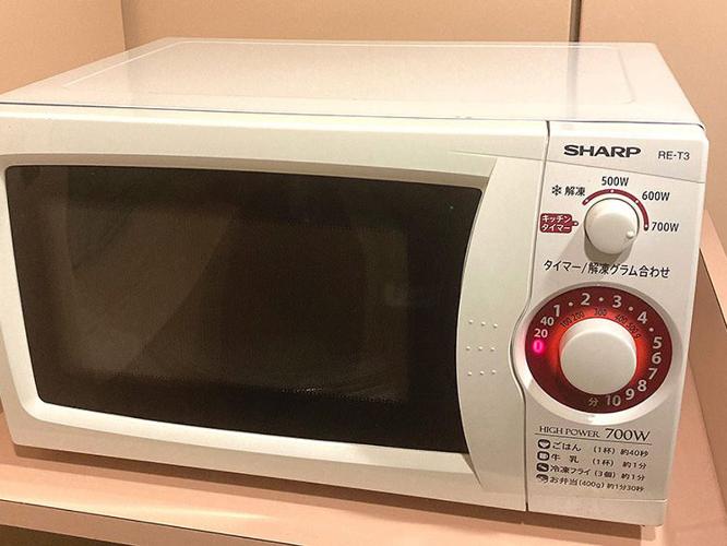 ≪電子レンジ≫5階と7階のランドリー・製氷機コーナーに併設しております。 ホテル近くのコンビニエンスストア等でのご購入品の温めにご活用ください。