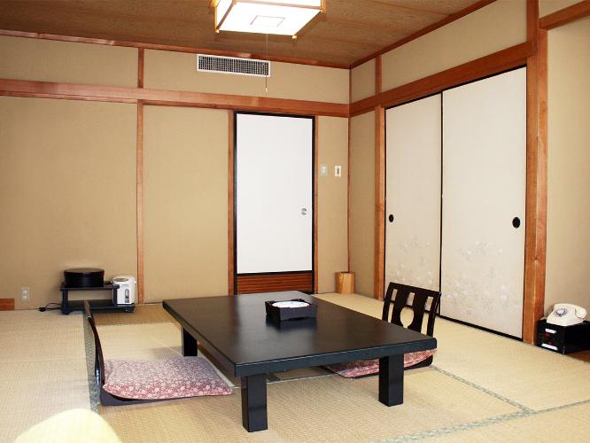 西館和室8畳