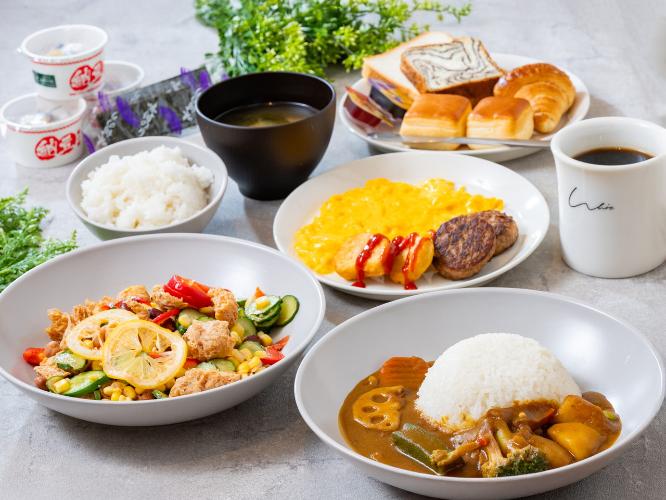 野菜カレーとヴィーガンサラダのヘルシー朝食ビュッフェ