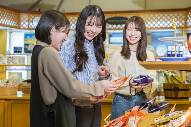 ホテル内のショップ「シレーヌ」でお土産も購入できます。