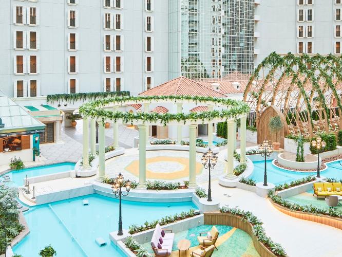 ◇ホテル3階アトリウムロビー。9階層吹き抜けの大空間の中心にはホテルのシンボルGazebo（ガゼボ）。