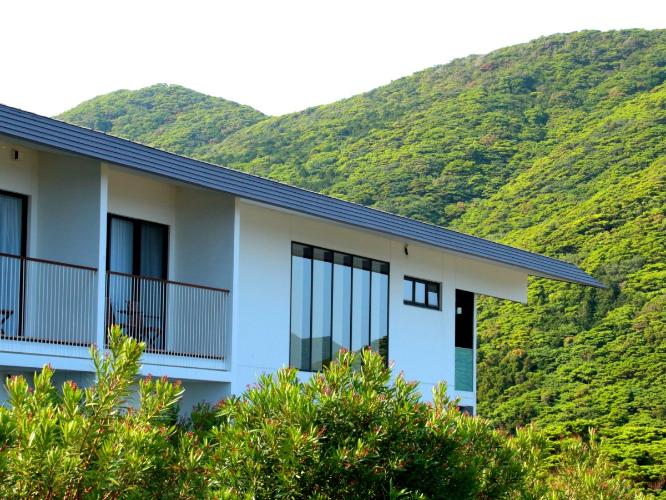 海から海へ、風が渡る島の高台にある小さなホテルマルゲリータ