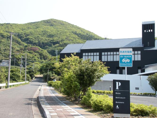 海から海へ、風が渡る島の高台にある小さなホテルマルゲリータ