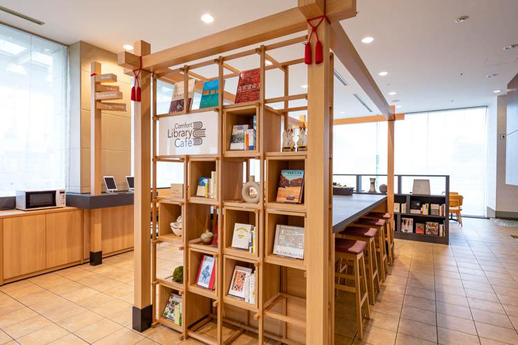 【ライブラリーカフェ】営業時間：10時〜24時◆無料でご利用いただけます