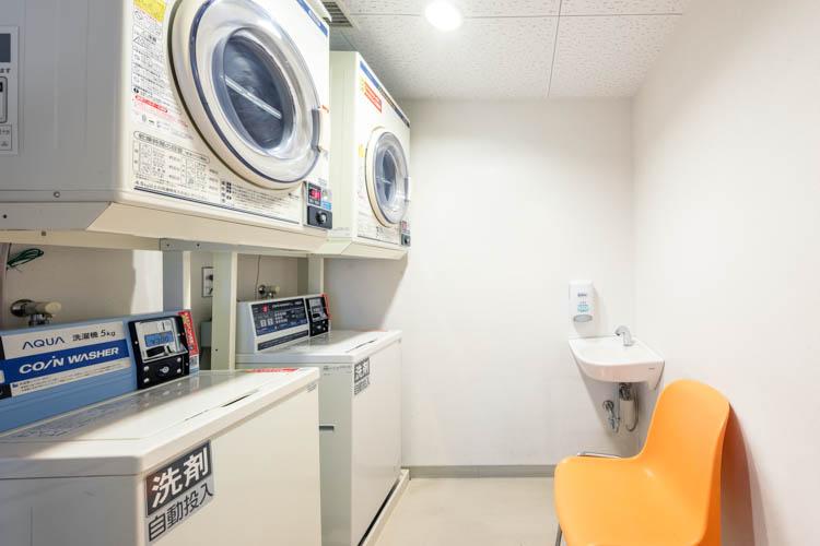 【コインランドリー】長期宿泊に便利なコインランドリーをご用意。