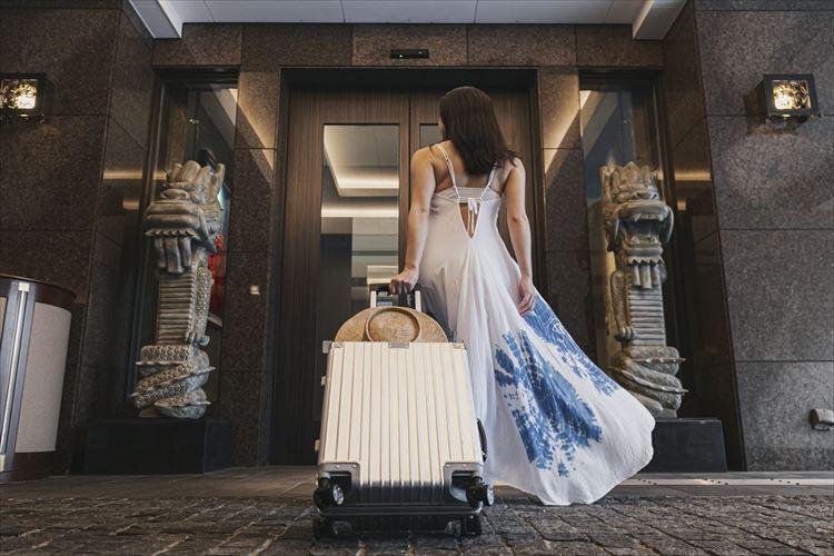 【ホテルエントランス】快適で上質なリゾートStayを叶える多彩な館内施設とおもてなし をご用意しております