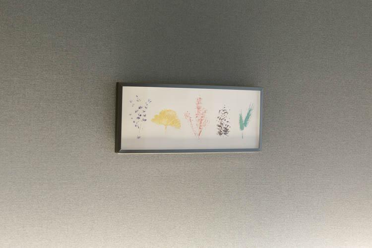 【クイーンエコノミー】客室アートの一例