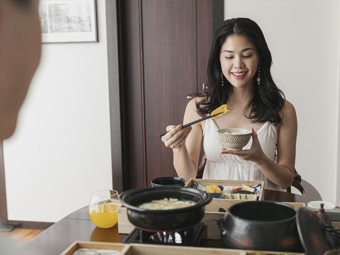 【軽朝食】全室インルームダイニングにてお部屋へご提供いたします。