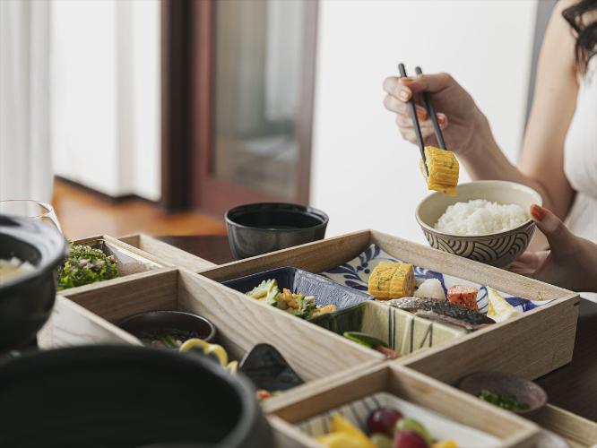【軽朝食】全室インルームダイニングにてお部屋へご提供いたします。
