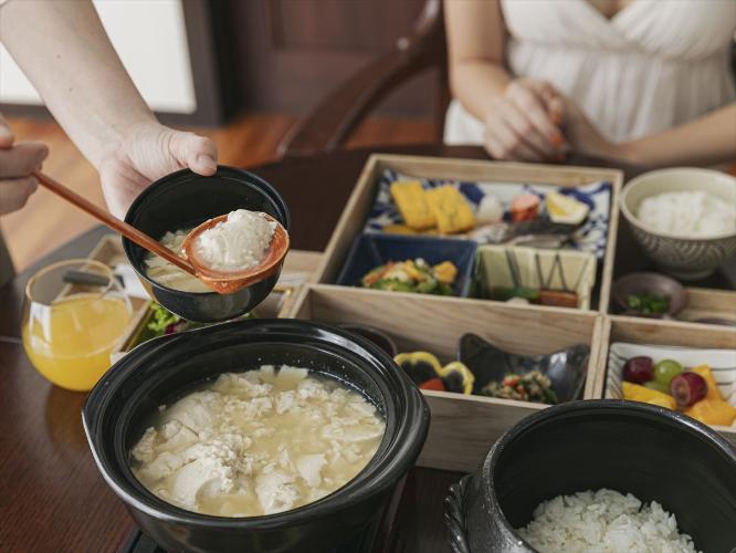 【軽朝食】全室インルームダイニングにてお部屋へご提供いたします。