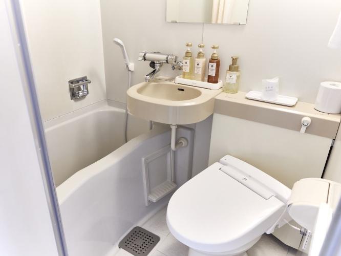 コンパクトなユニットバス。全室洗浄機能付トイレ完備