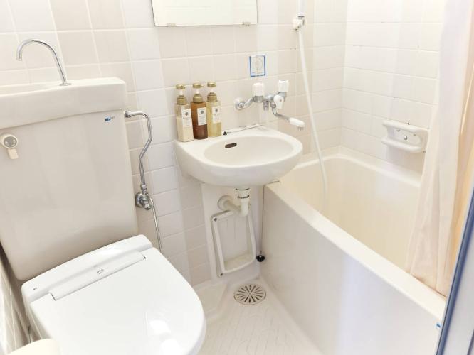 コンパクトなユニットバス。全室洗浄機能付トイレ完備