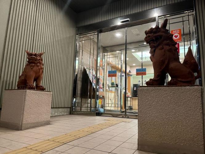 夜のホテル入口でございます★