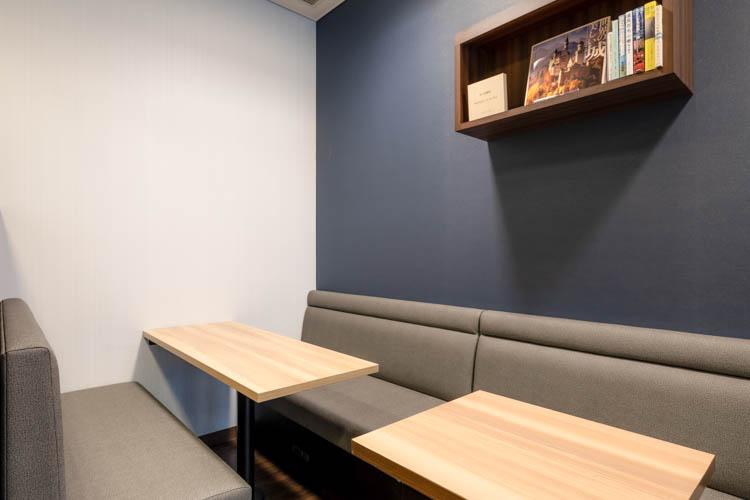 【ライブラリーカフェ】カフェ内のBOX席はテレワークや商談などにぴったり。