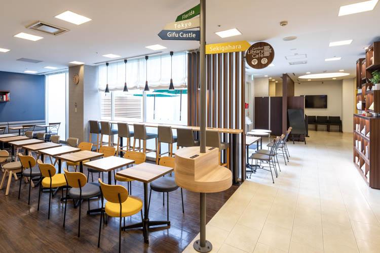 【ライブラリーカフェ】10時から24時まで、チェックイン前やチェックアウト後にもご利用いただけます