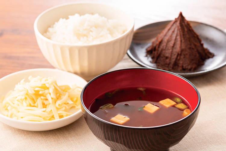 【金山限定赤だしチーズリゾット】愛知県産赤味噌を使用した味噌汁にご飯とチーズを入れてリゾットに!