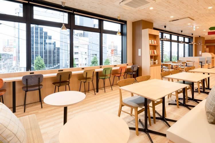 【ライブラリーカフェ】Wi-Fi接続無料◆カフェ内にはコンセントも充実