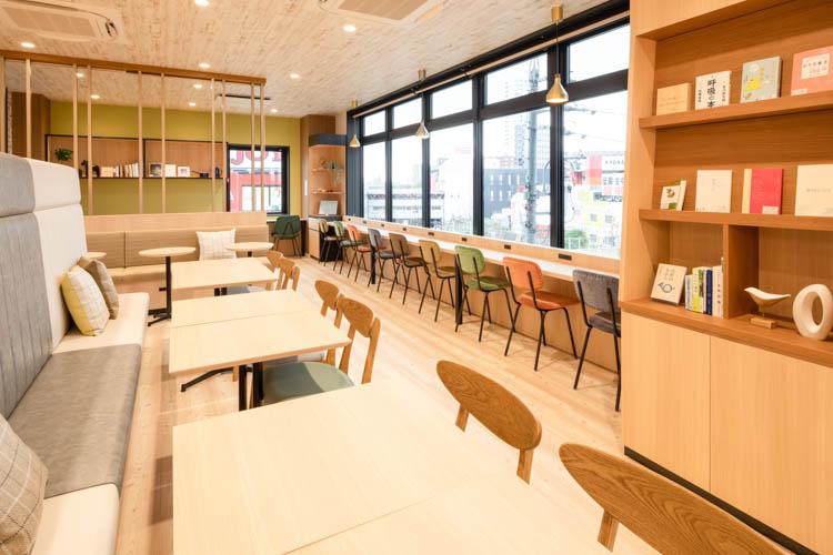 【ライブラリーカフェ】思い思いのひとときをごゆっくりお過ごしいただける空間です