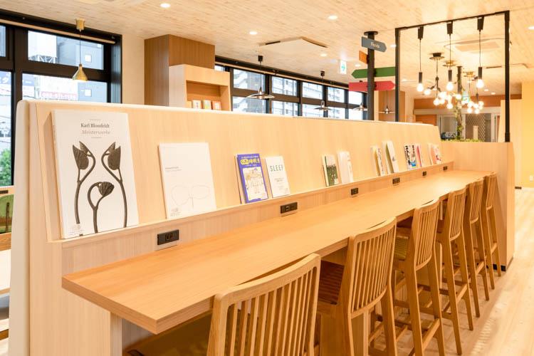 【ライブラリーカフェ】プロが選書した書籍をお楽しみいただけます