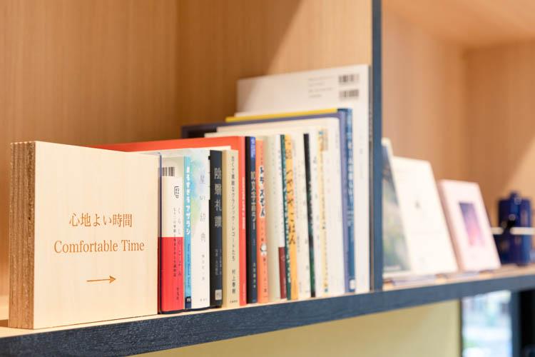 【ライブラリーカフェ】プロが選書した書籍をお楽しみいただけます